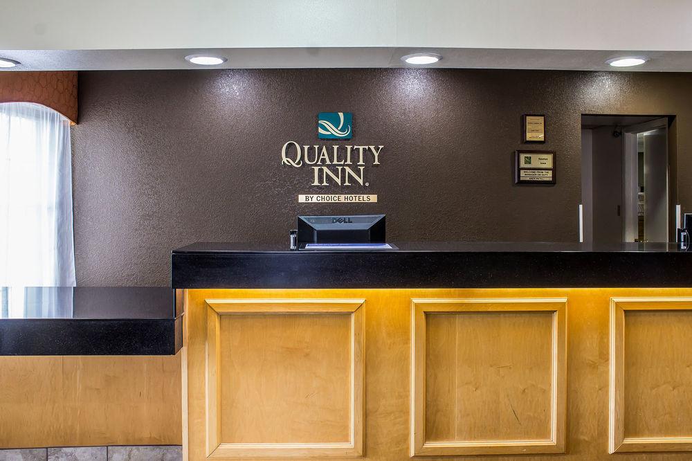 Quality Inn Newton At I-80 Екстериор снимка