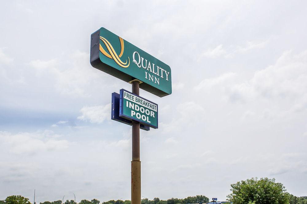 Quality Inn Newton At I-80 Екстериор снимка