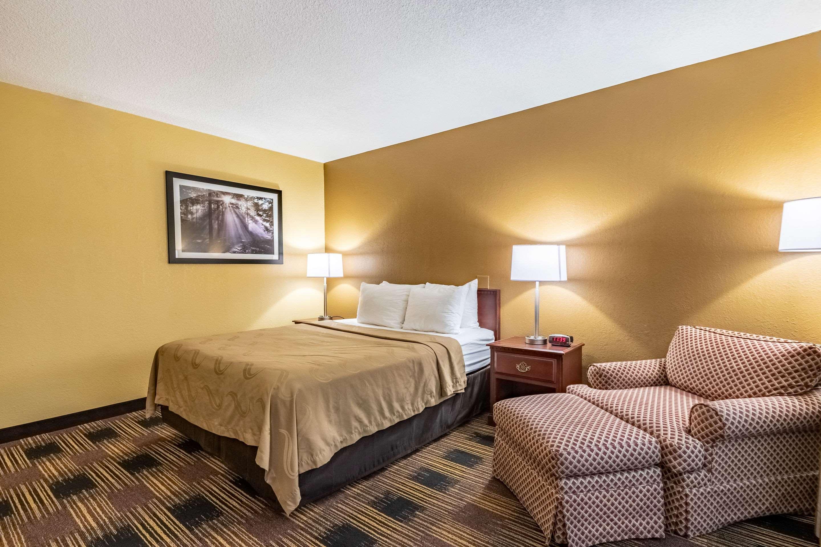 Quality Inn Newton At I-80 Екстериор снимка