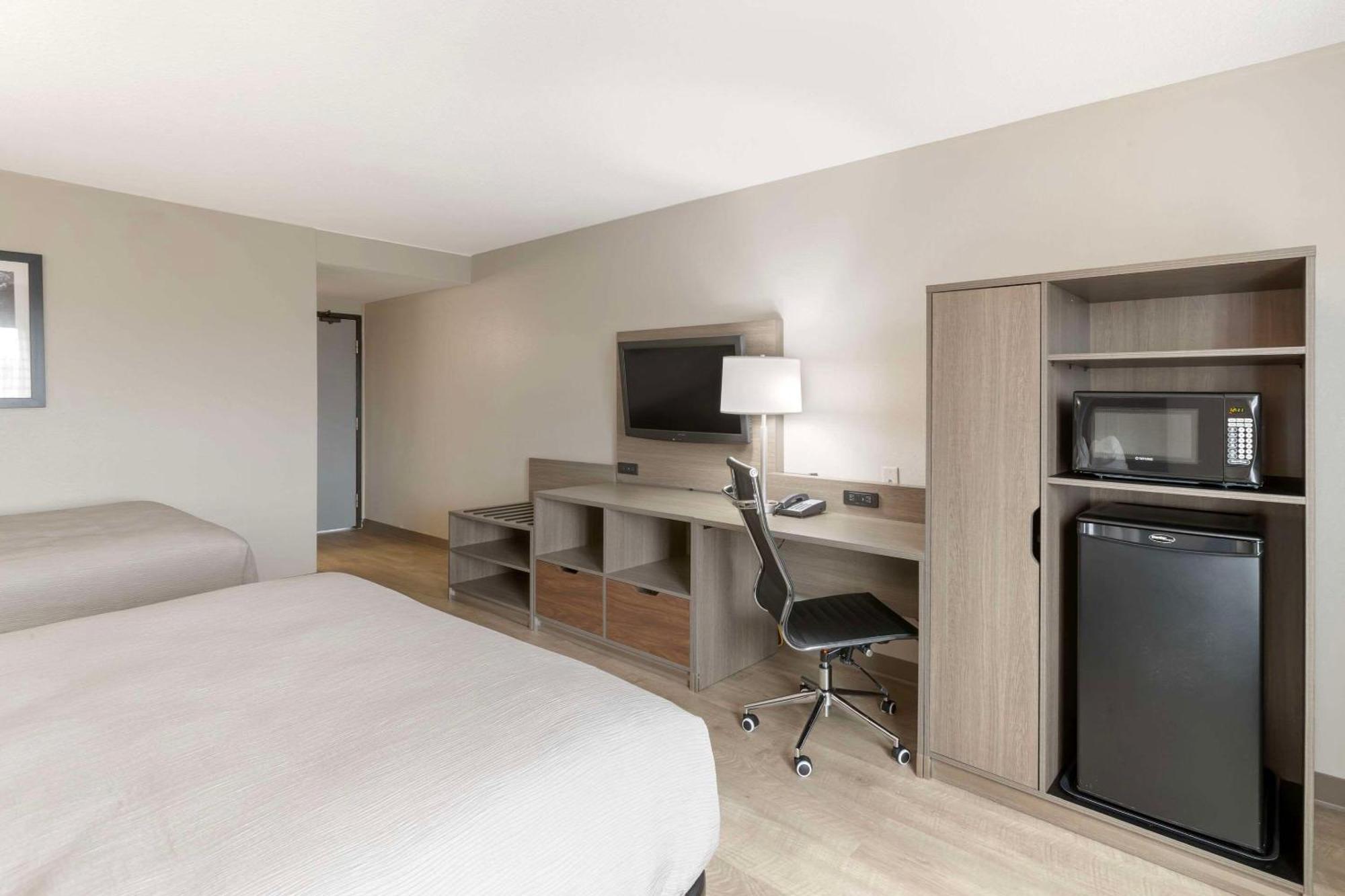 Quality Inn Newton At I-80 Екстериор снимка