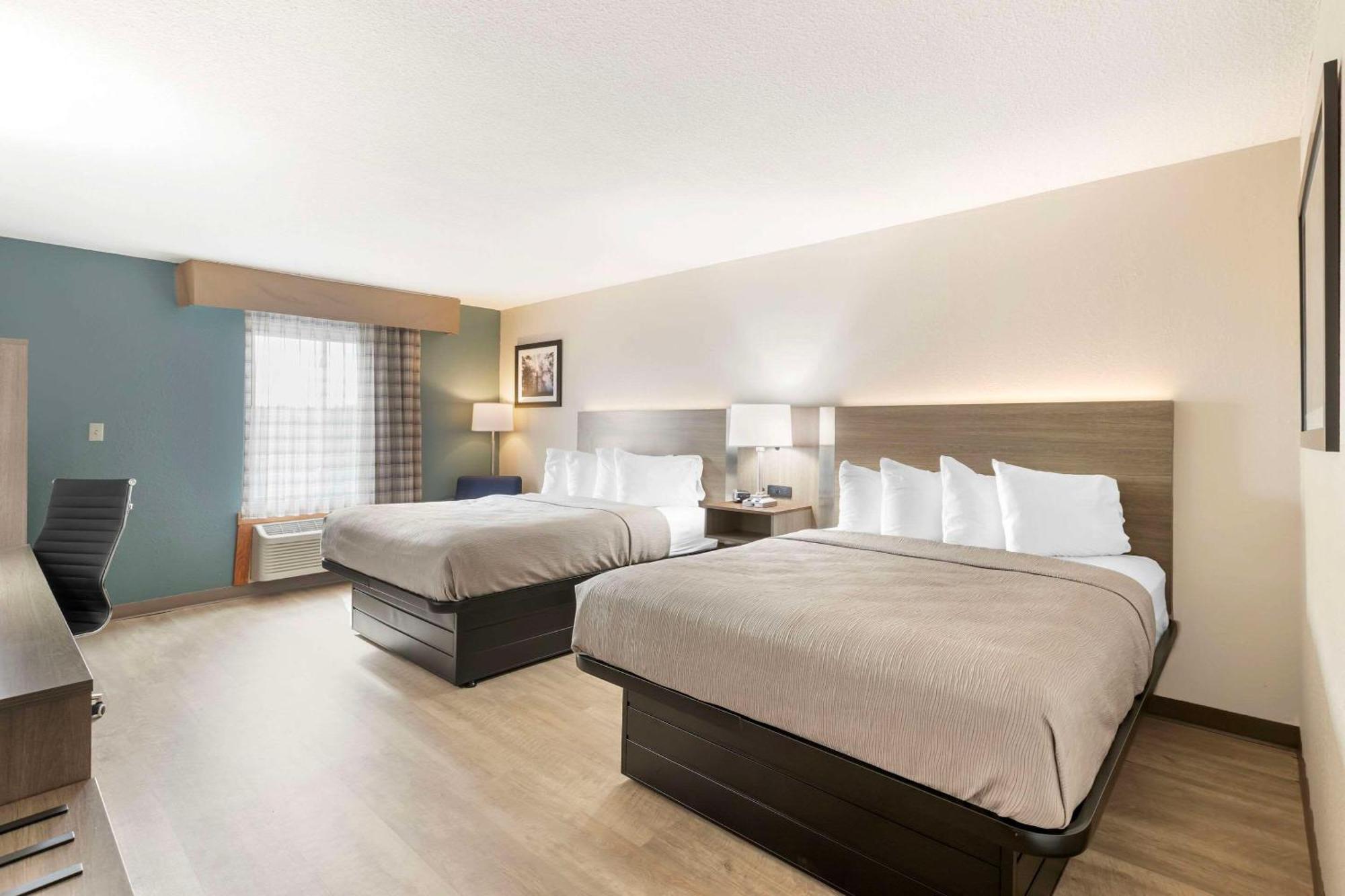 Quality Inn Newton At I-80 Екстериор снимка