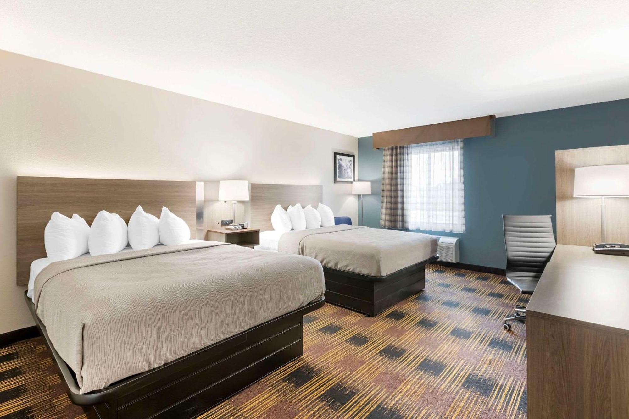 Quality Inn Newton At I-80 Екстериор снимка