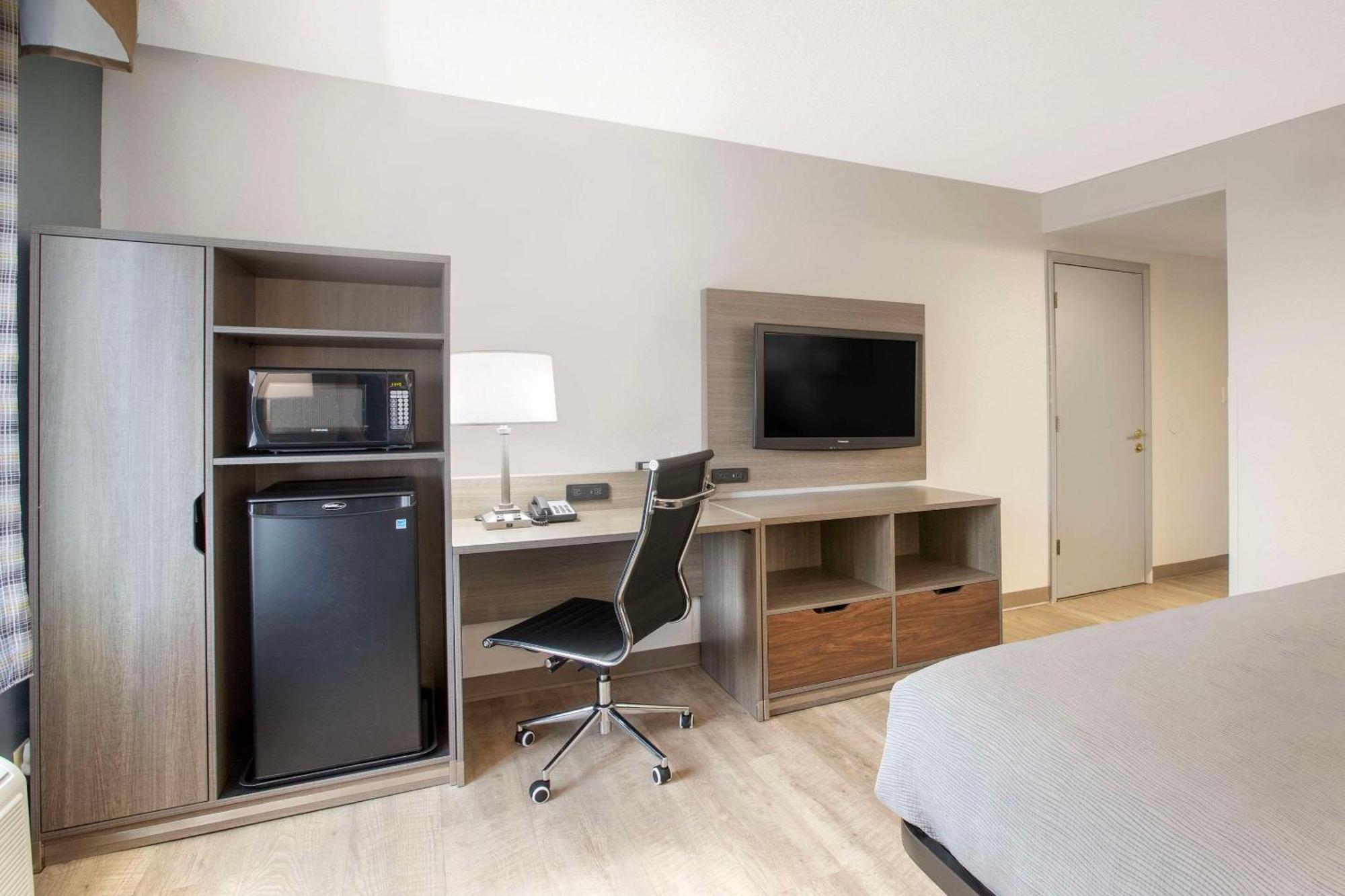Quality Inn Newton At I-80 Екстериор снимка