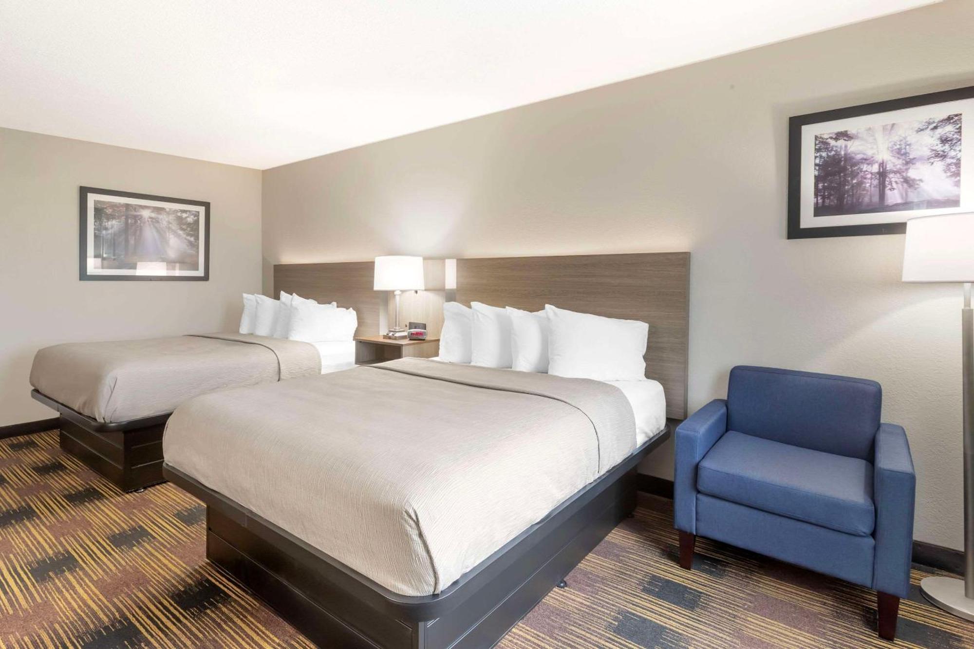 Quality Inn Newton At I-80 Екстериор снимка