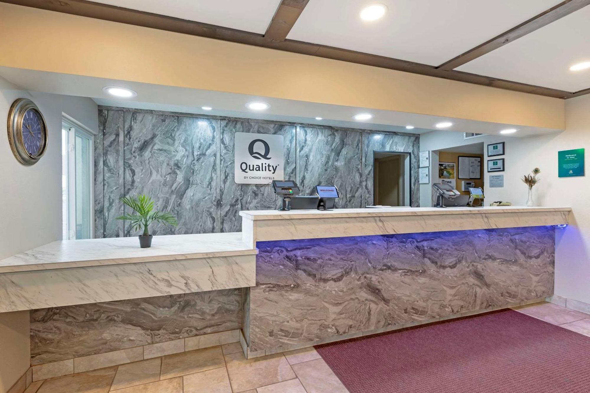Quality Inn Newton At I-80 Екстериор снимка