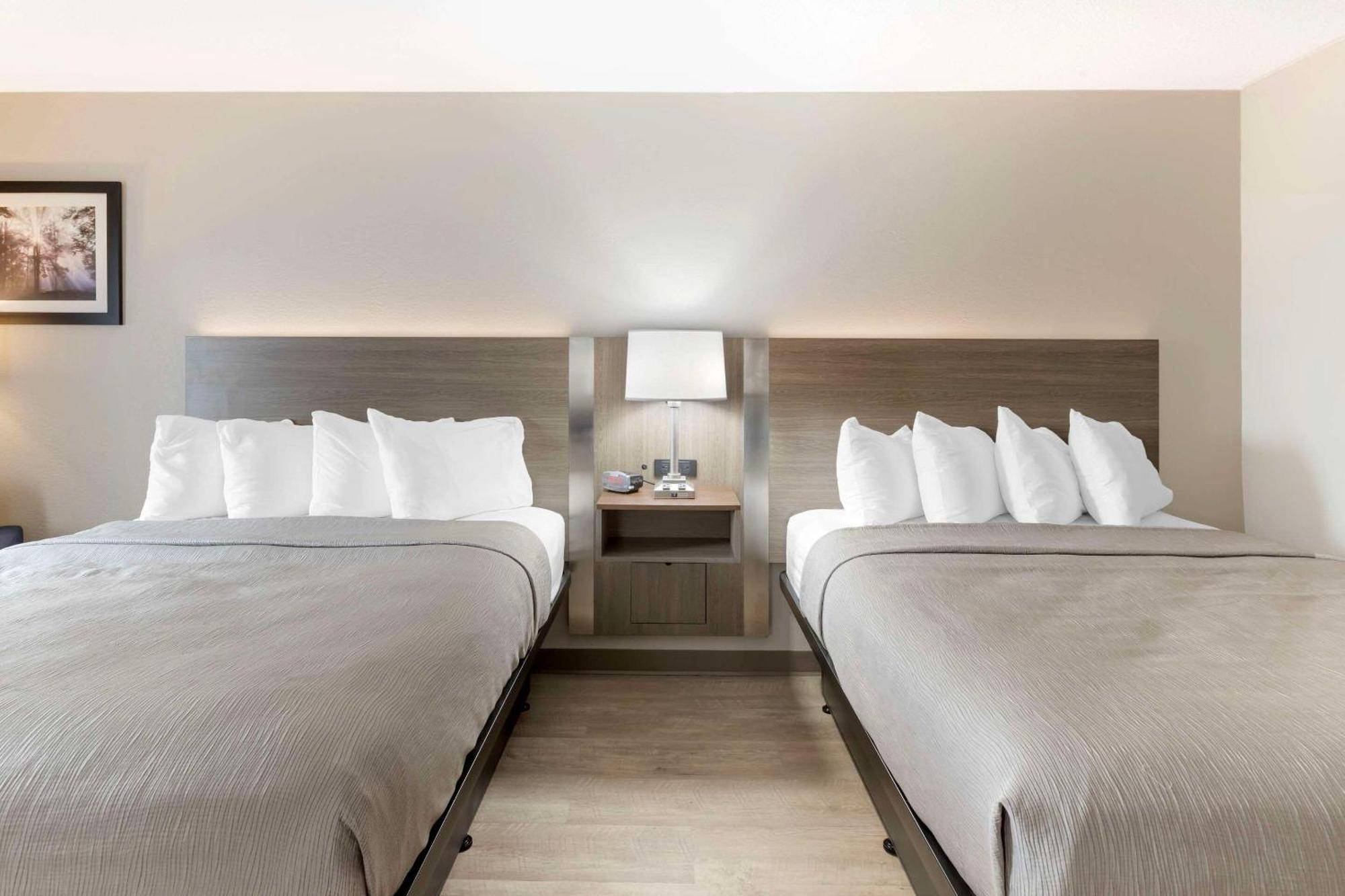 Quality Inn Newton At I-80 Екстериор снимка