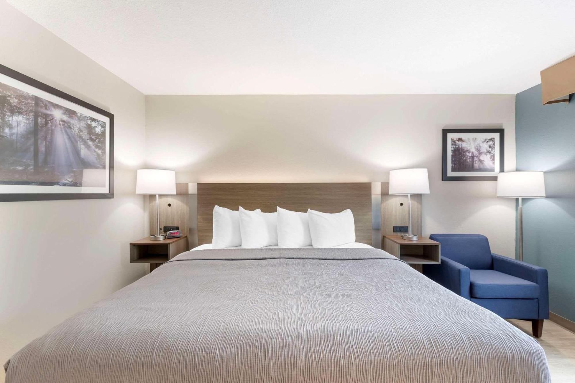 Quality Inn Newton At I-80 Екстериор снимка