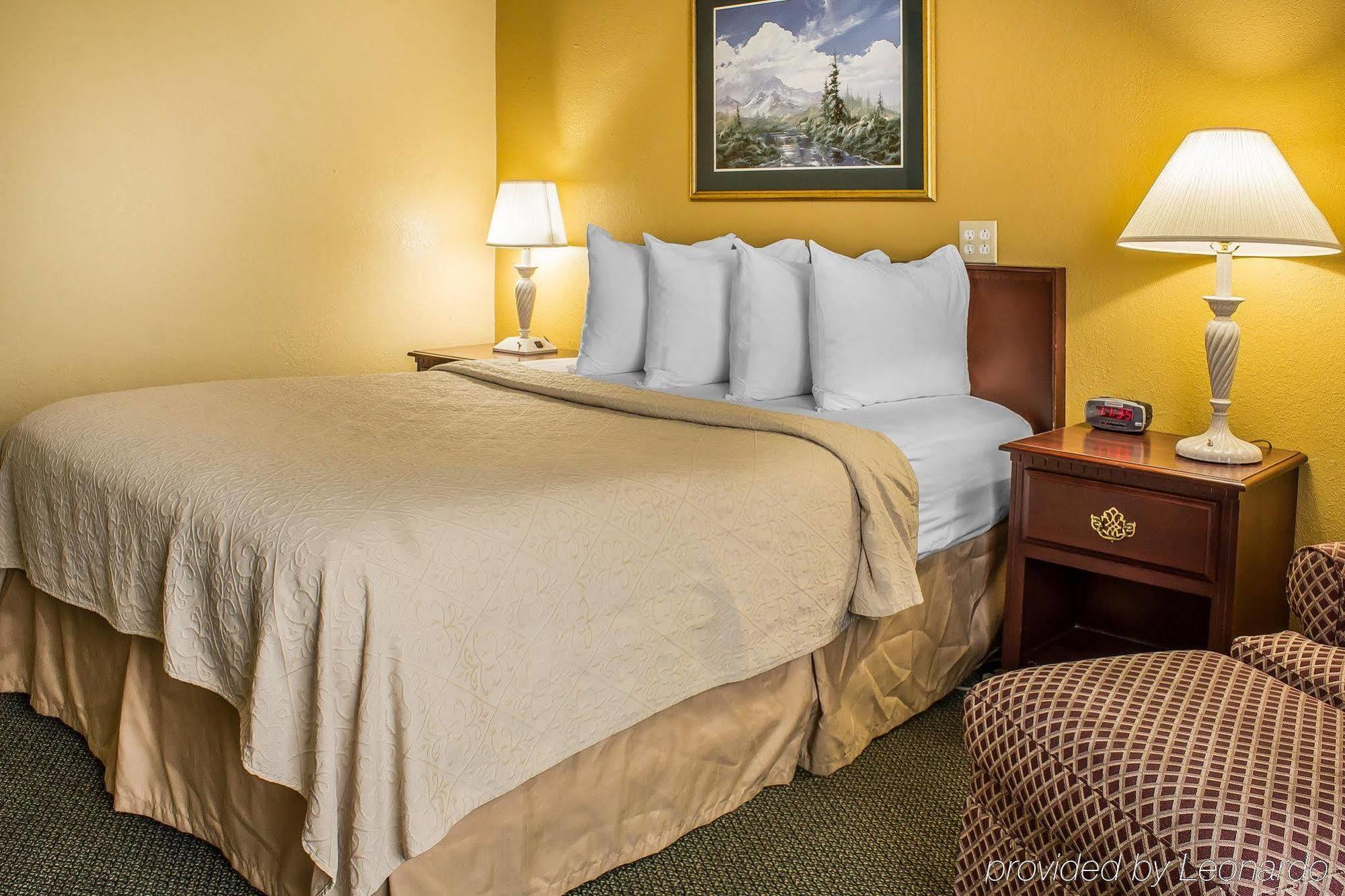 Quality Inn Newton At I-80 Екстериор снимка