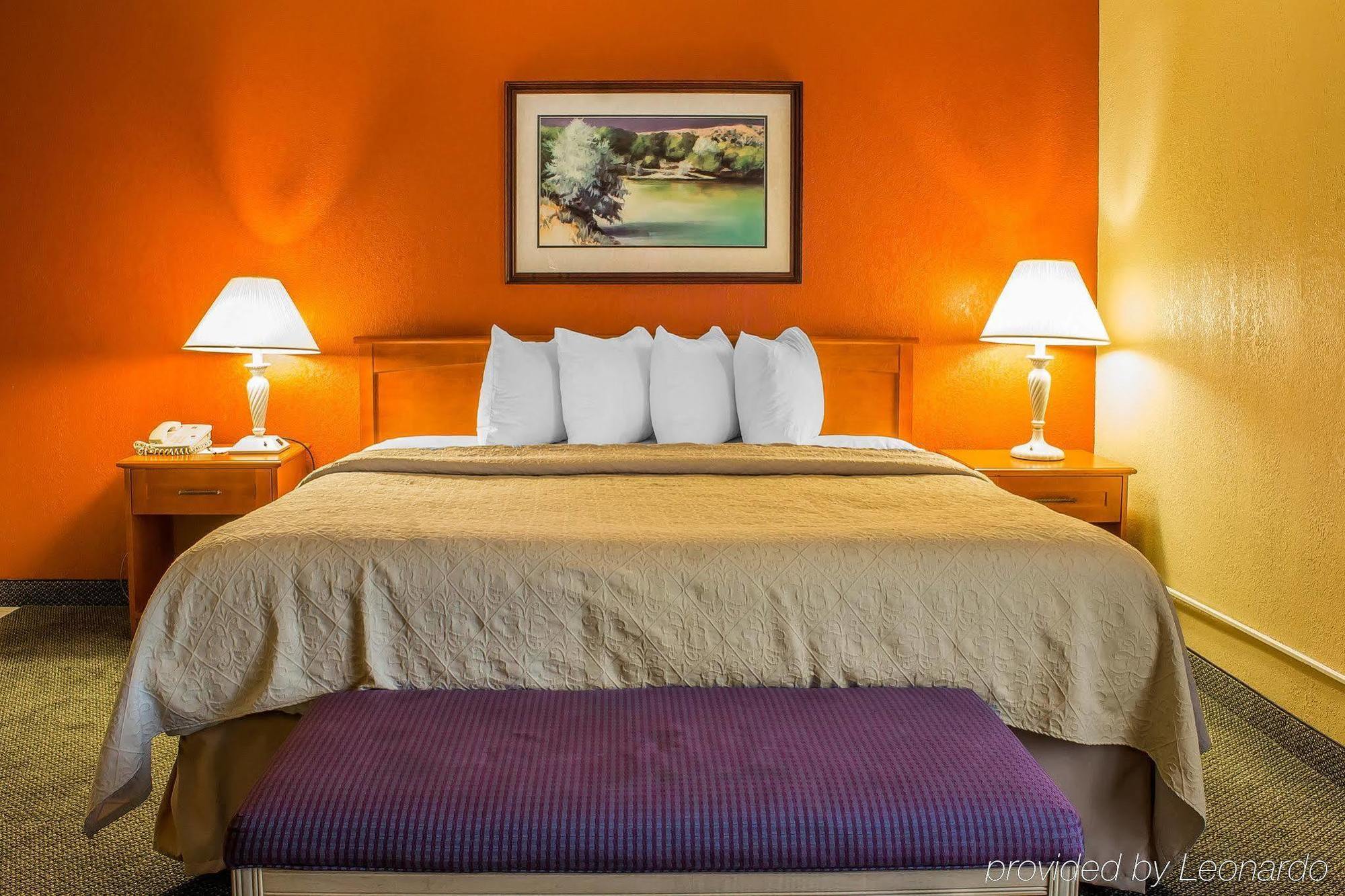 Quality Inn Newton At I-80 Екстериор снимка