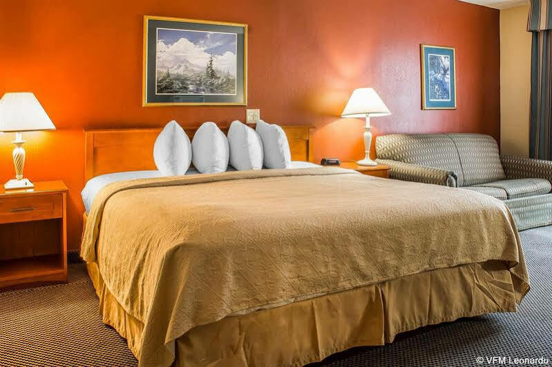 Quality Inn Newton At I-80 Екстериор снимка